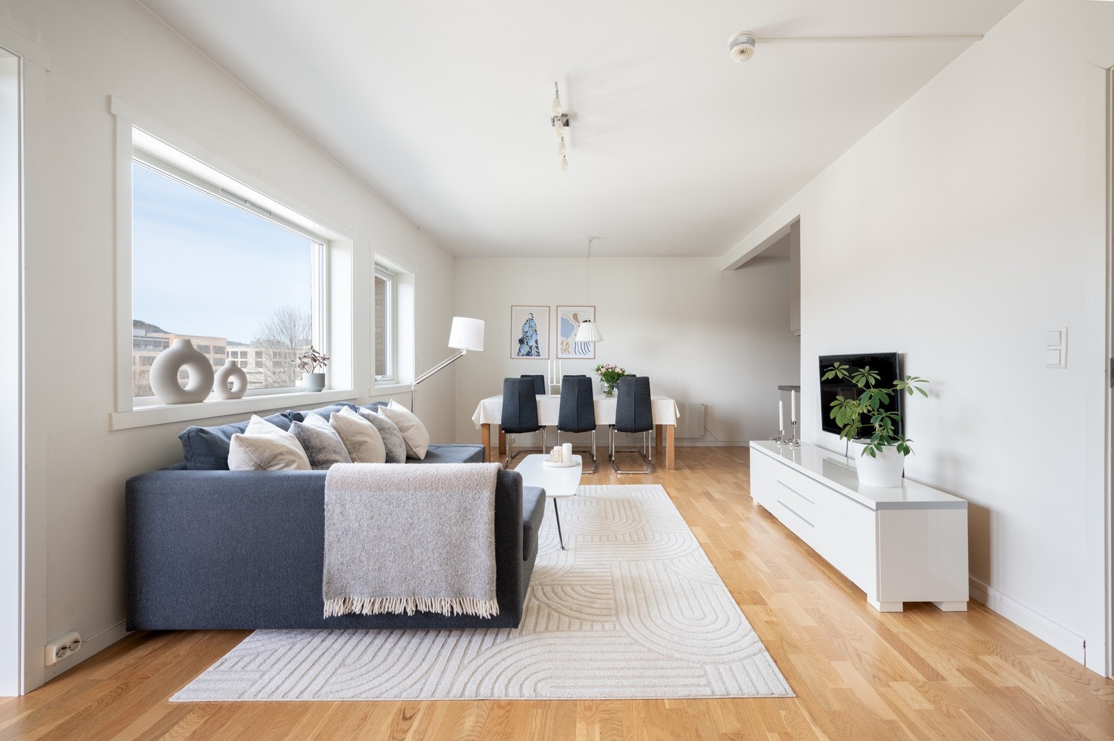 Stue- og kjøkkenområdet måler 33 kvm og kan enkelt møbleres etter eget ønske. Galleribilde