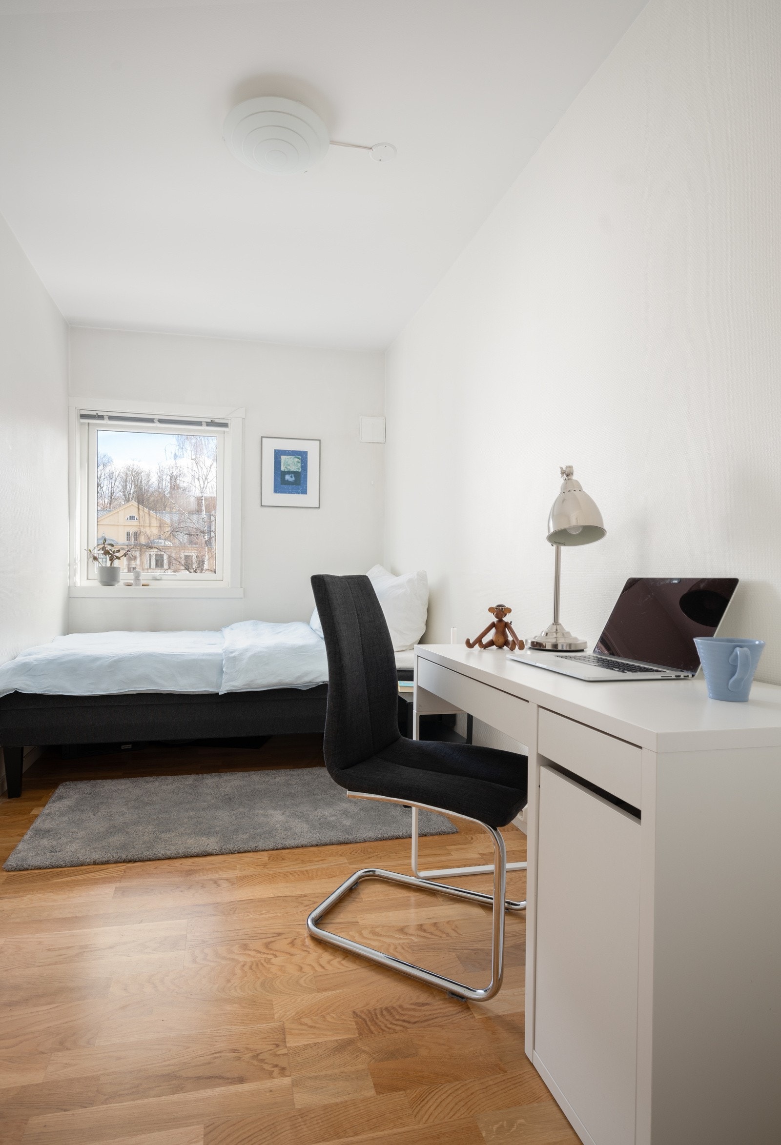 Soverom nummer tre er også 7 kvm. De tre soverommene gjør at boligen passer perfekt til utleie av noen eller alle soverom. Galleribilde