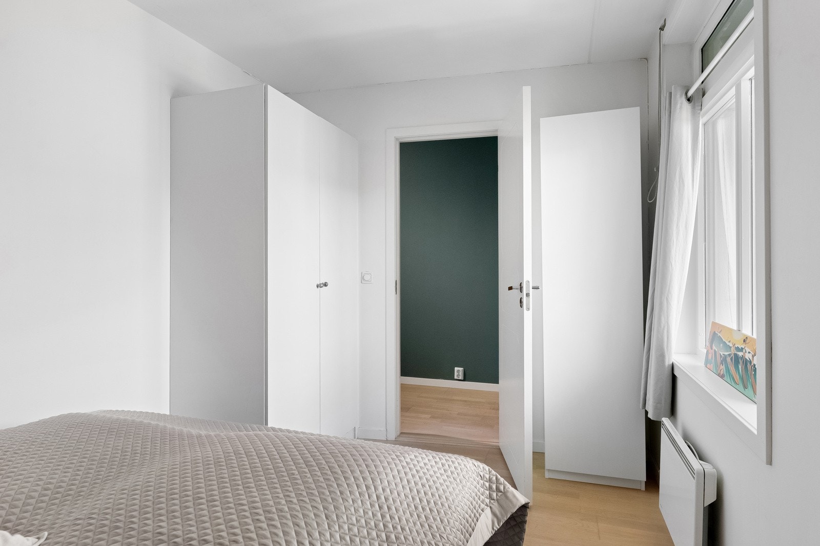 Gode lagringsmuligheter i romslige garderober. Galleribilde