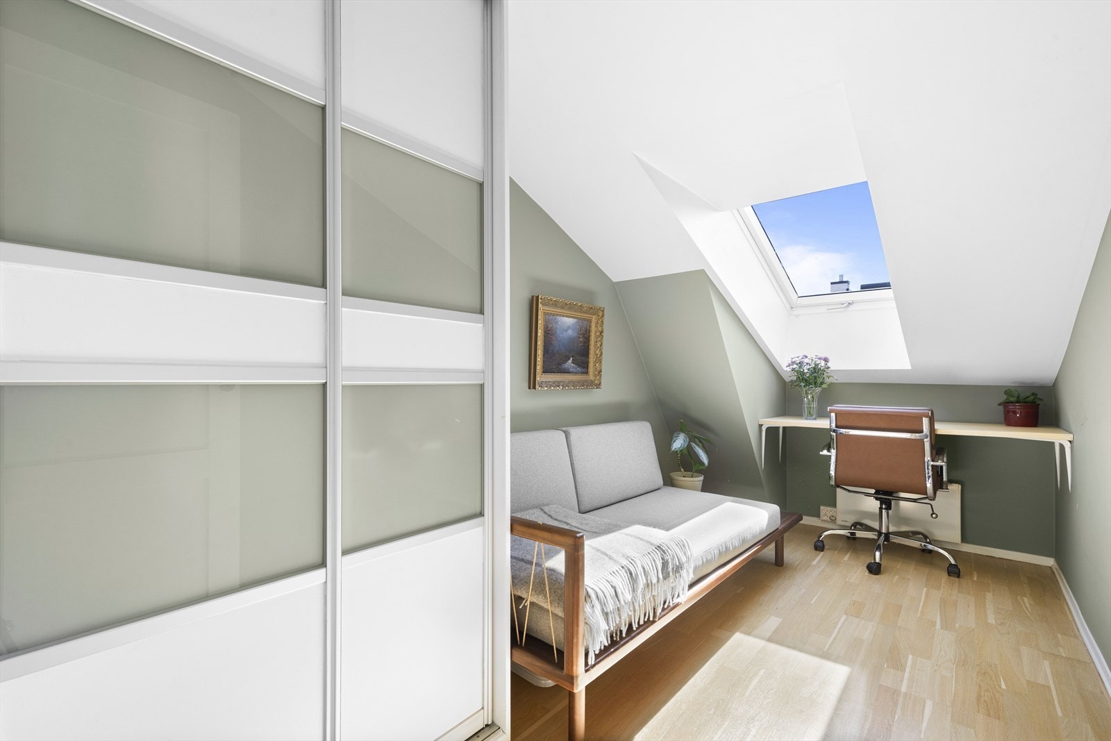 Soverom 2 er også av god størrelse og egner seg godt som barnerom, gjesterom eller kontor. Galleribilde