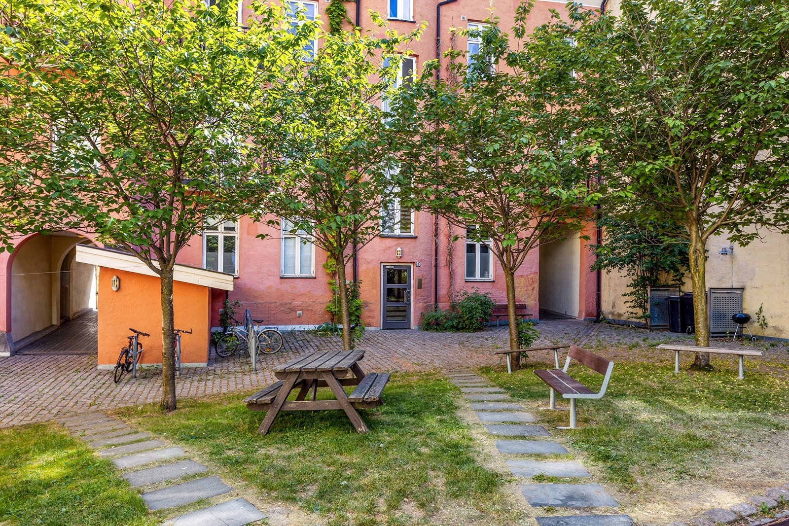 Bakgård Galleribilde