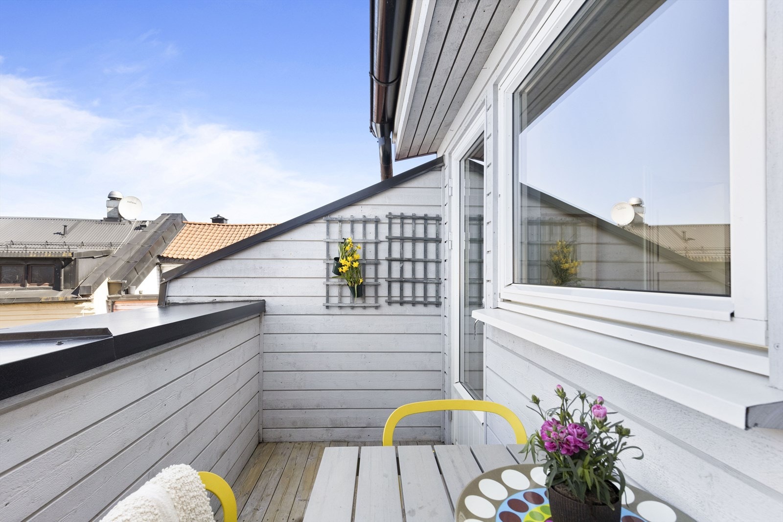 God plass til utemøblement. Takterrassen har strømuttak som gir mulighet for varmelampe og grill. Galleribilde