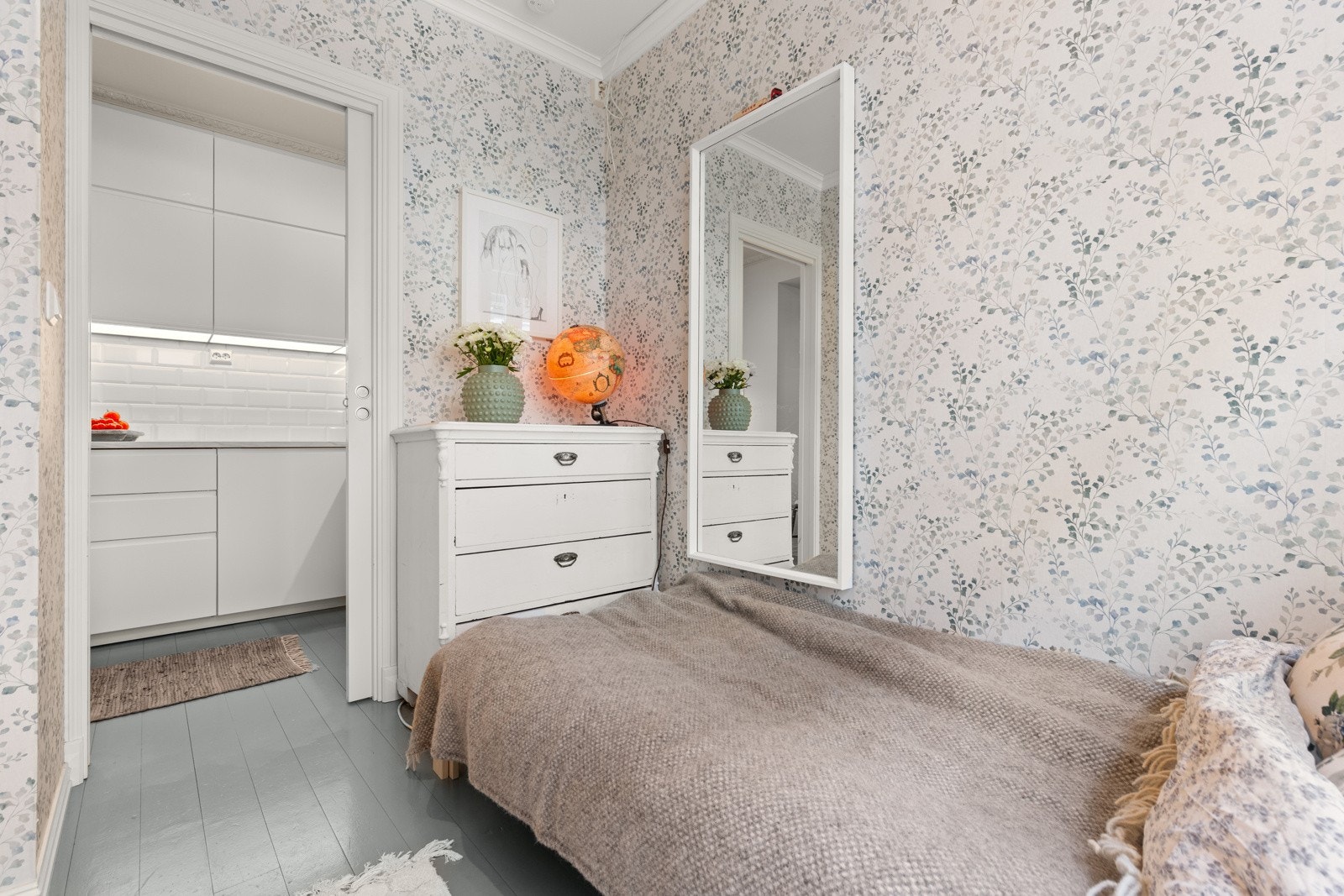 Soverom 1 med adkomst via kjøkken. Galleribilde