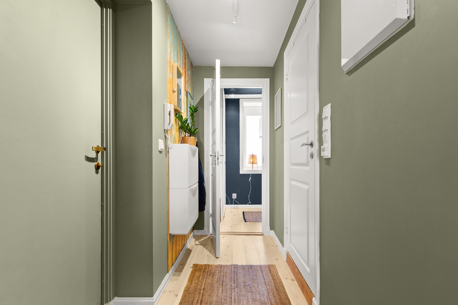 Entré/gang. Galleribilde