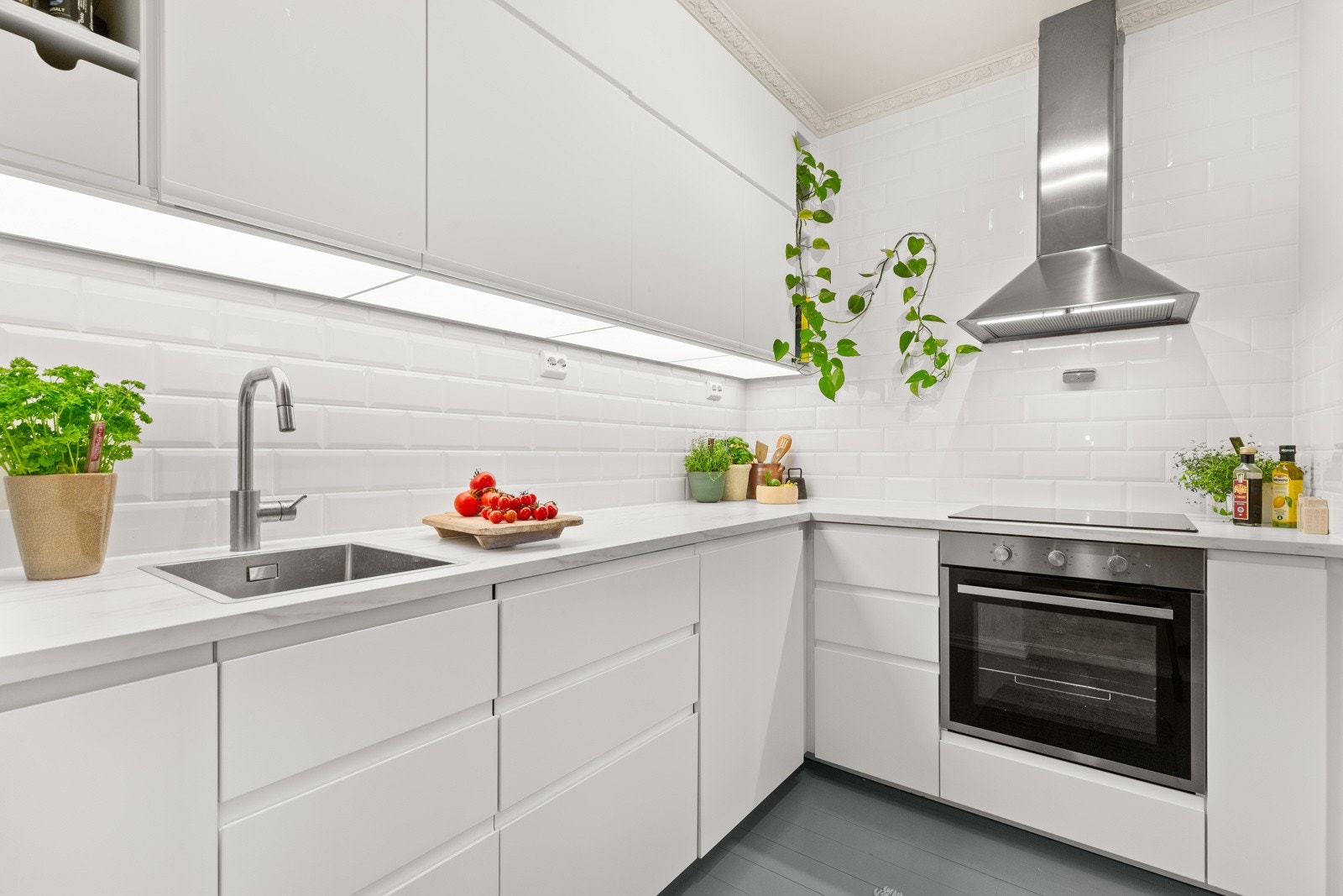 Smart kjøkken i egen nisje. Galleribilde