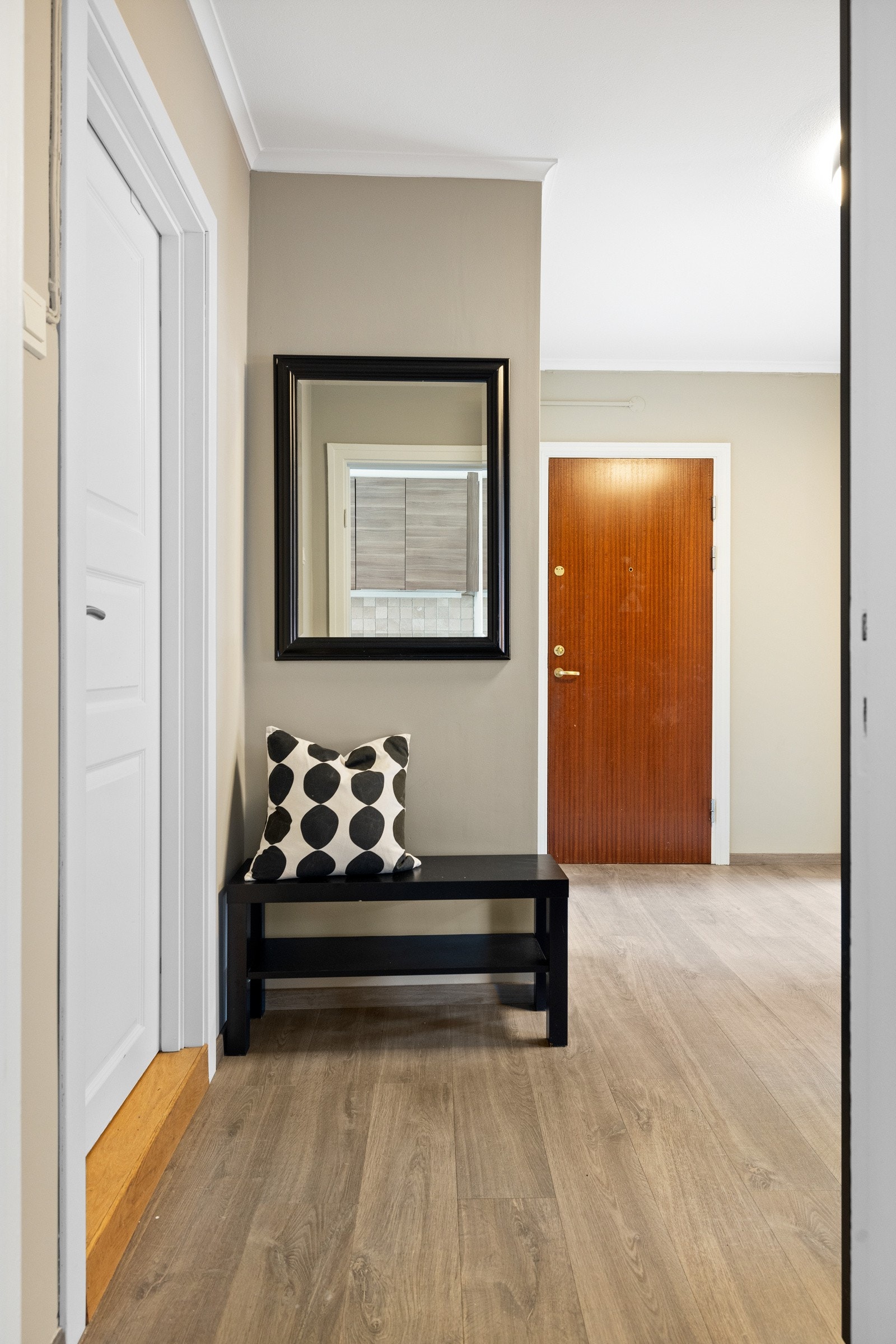 Det er plass til en praktisk benk. Galleribilde