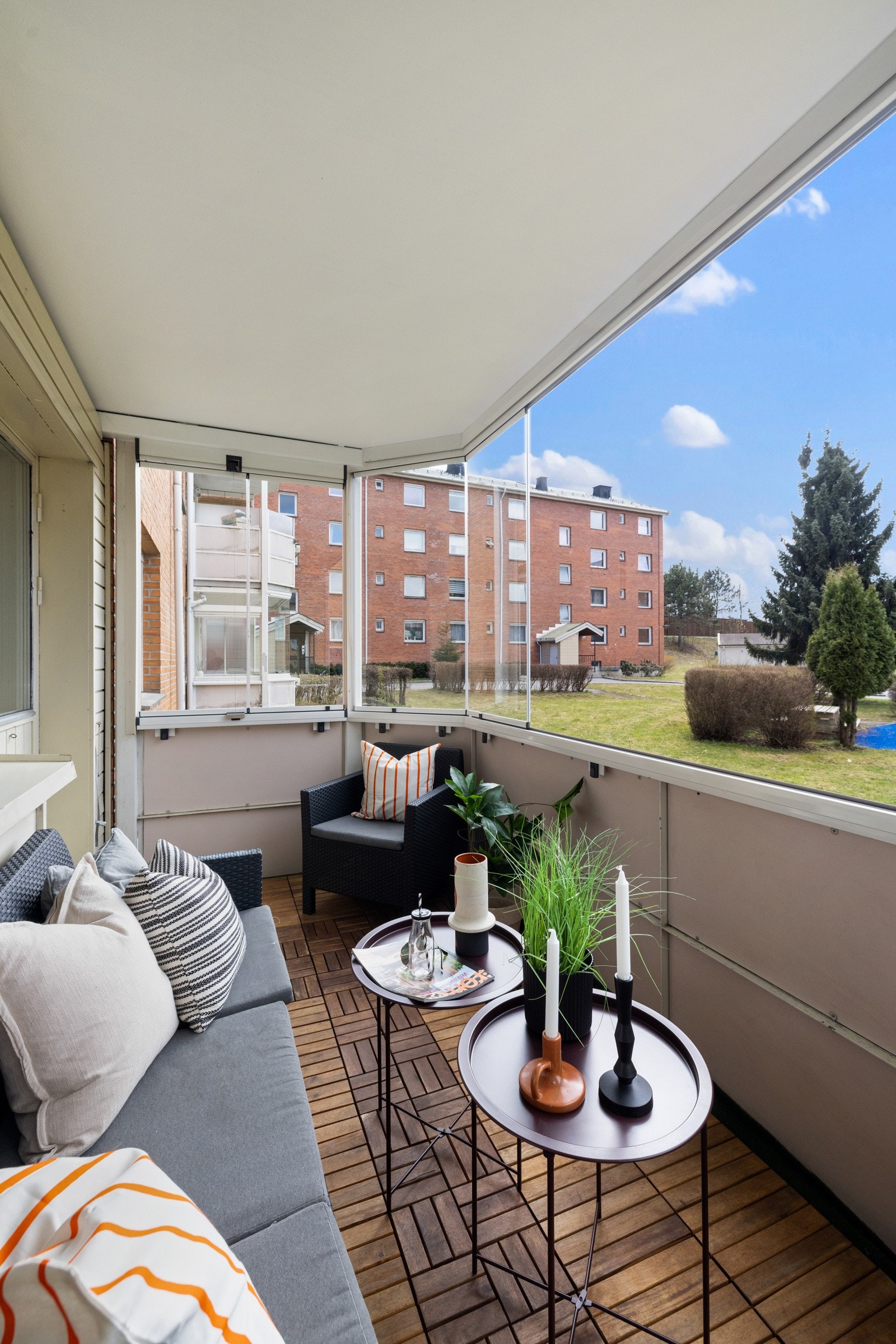 Det er god plass til møbler, slik at solskinnsdagene kan nytes med komfort. Galleribilde