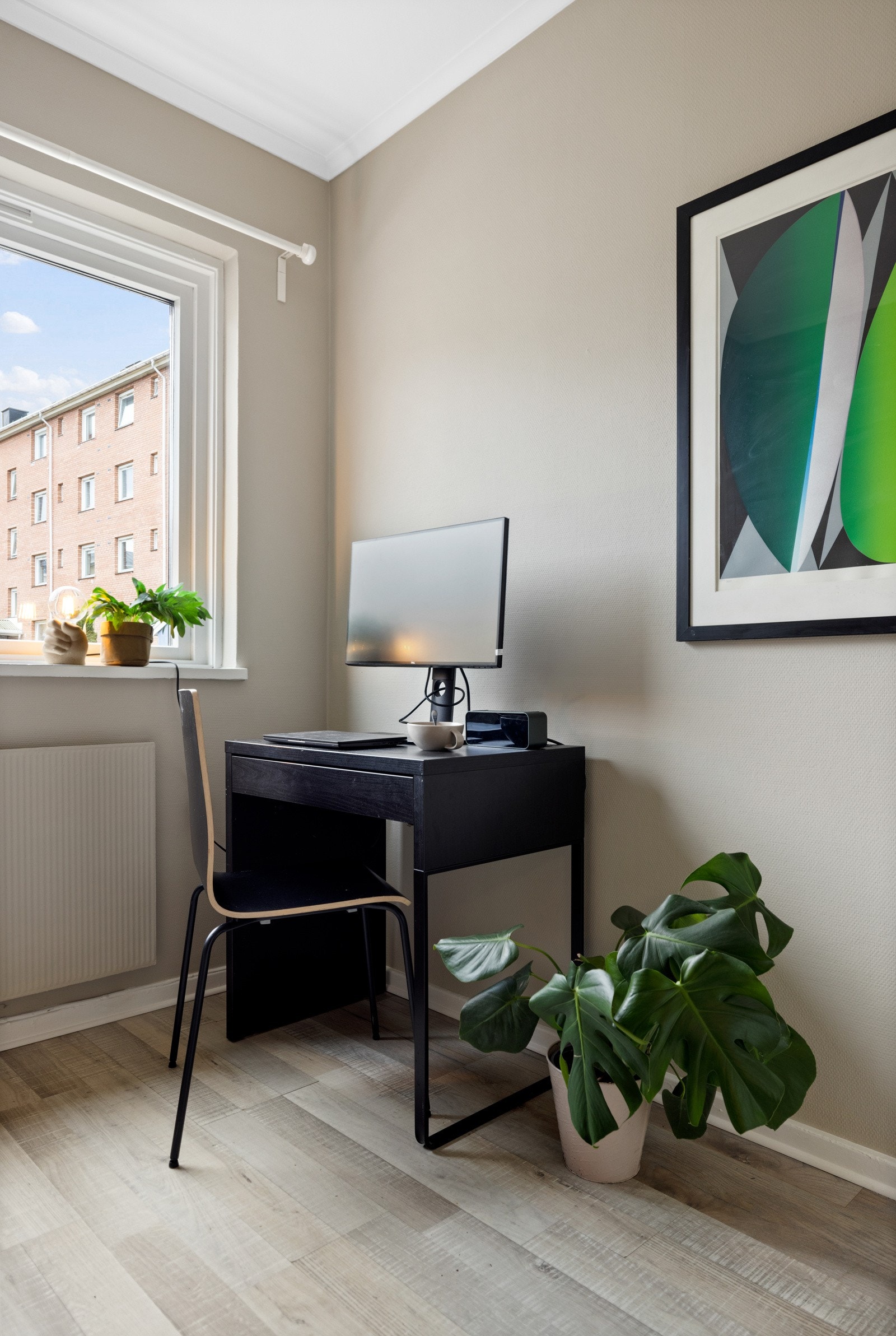 Rommet egner seg også godt som hjemmekontor eller gjesterom. Galleribilde