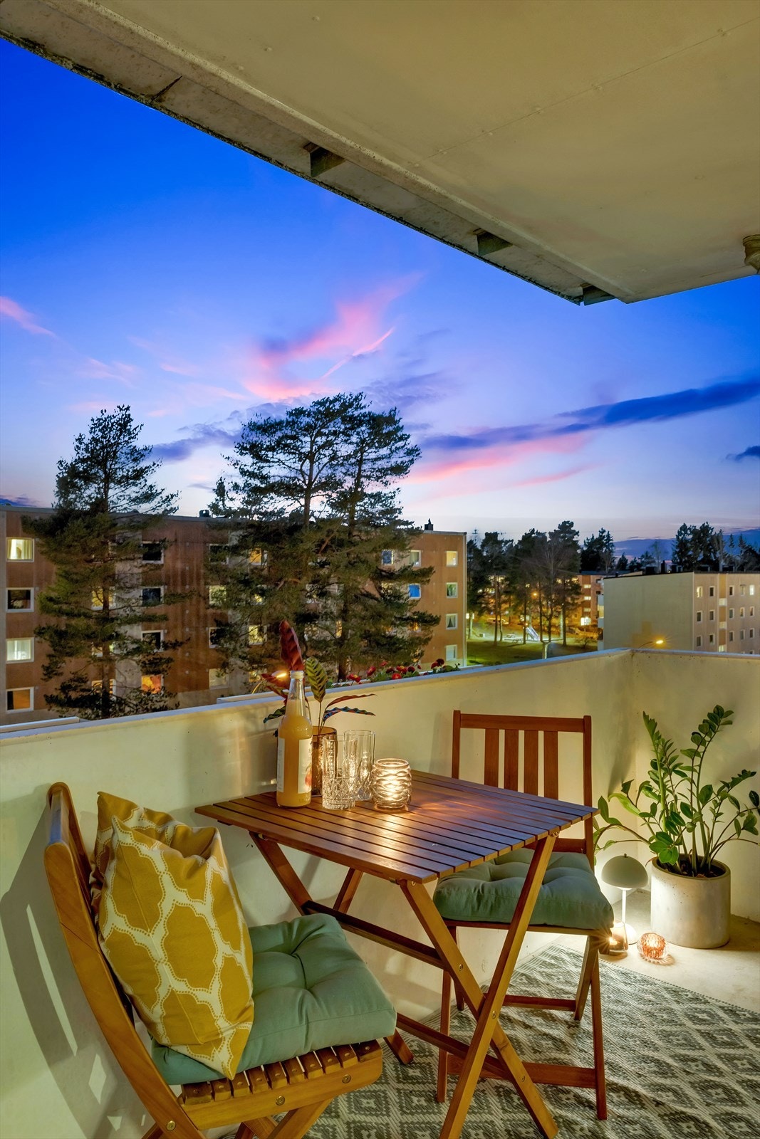 Vil du bo rett ved marka? Gjennomgående 3-roms topp- og endeleilighet i 4. etg. Velkommen! Galleribilde