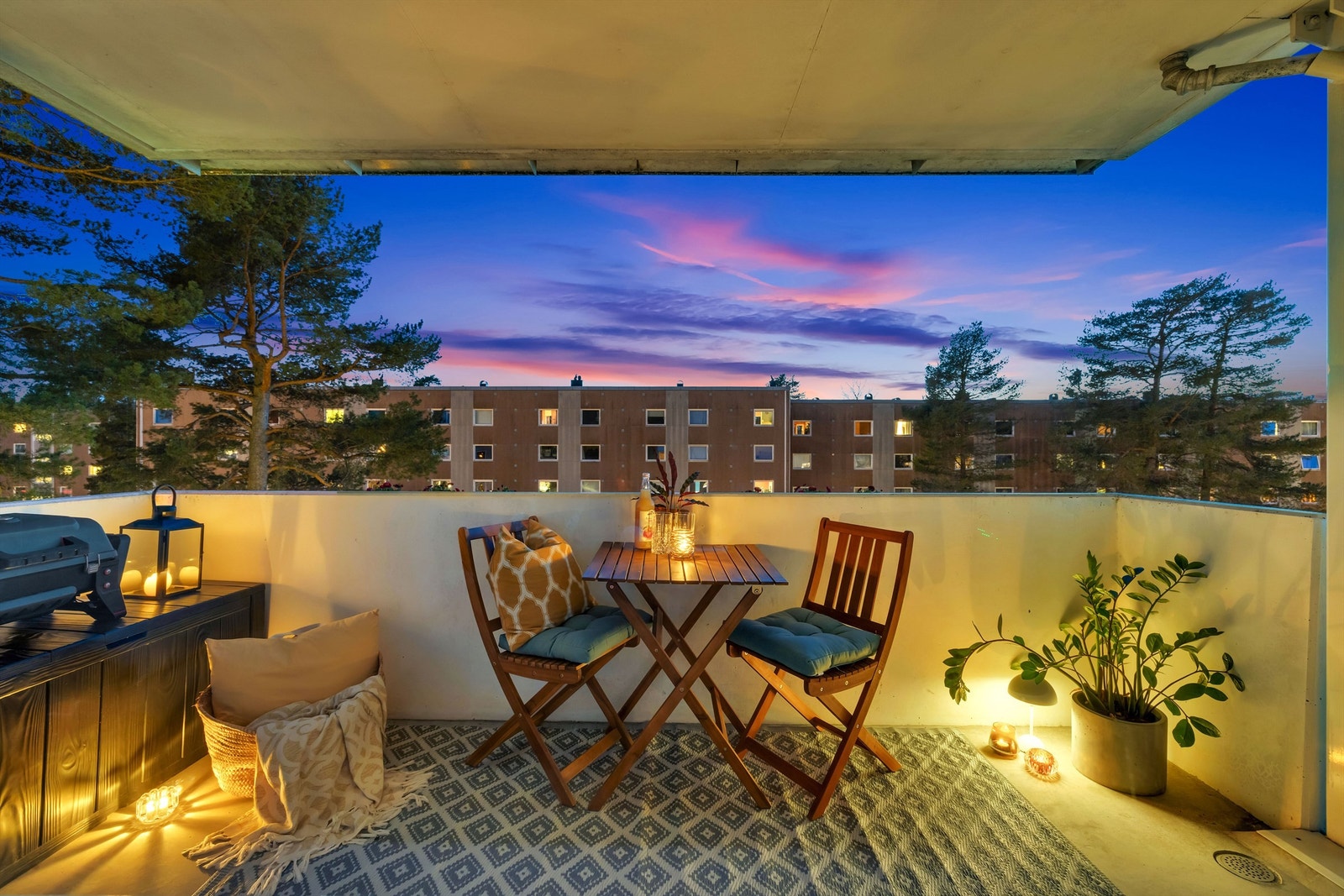 Koselig på balkongen. Galleribilde