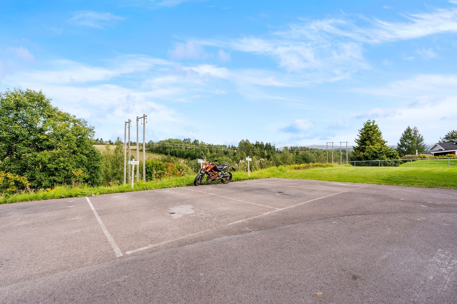 Det er parkering på sameiets eiendom. Galleribilde