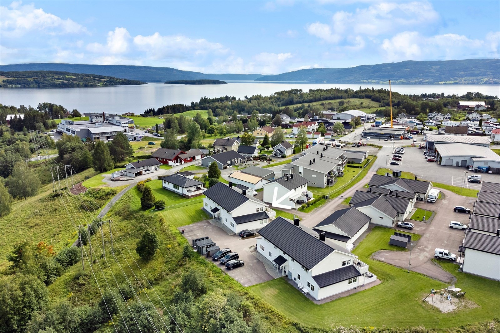 Moderne 3-roms leilighet, svært sentralt beliggende på Tyristrand. Galleribilde