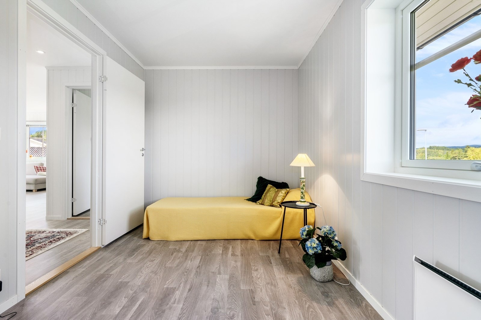Soverom nr. 2 har også garderobeskap. Galleribilde