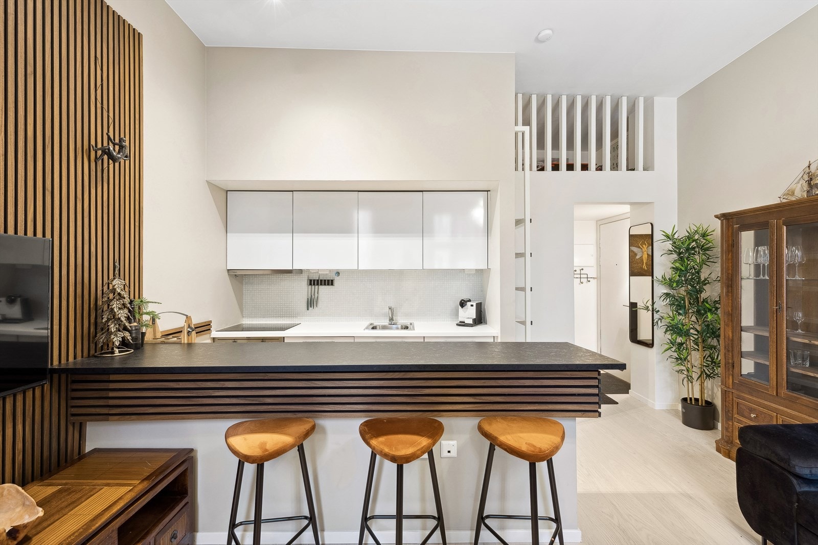 Romslig spiseplass for hyggelige måltider og sammenkomster. Galleribilde