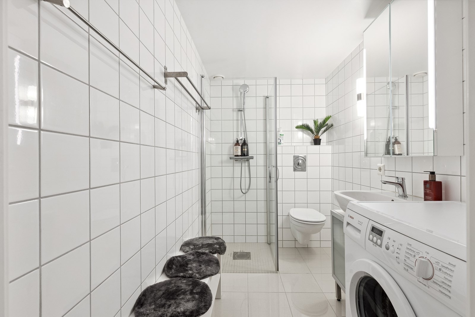 Komfortabelt og moderne bad med god størrelse. Galleribilde