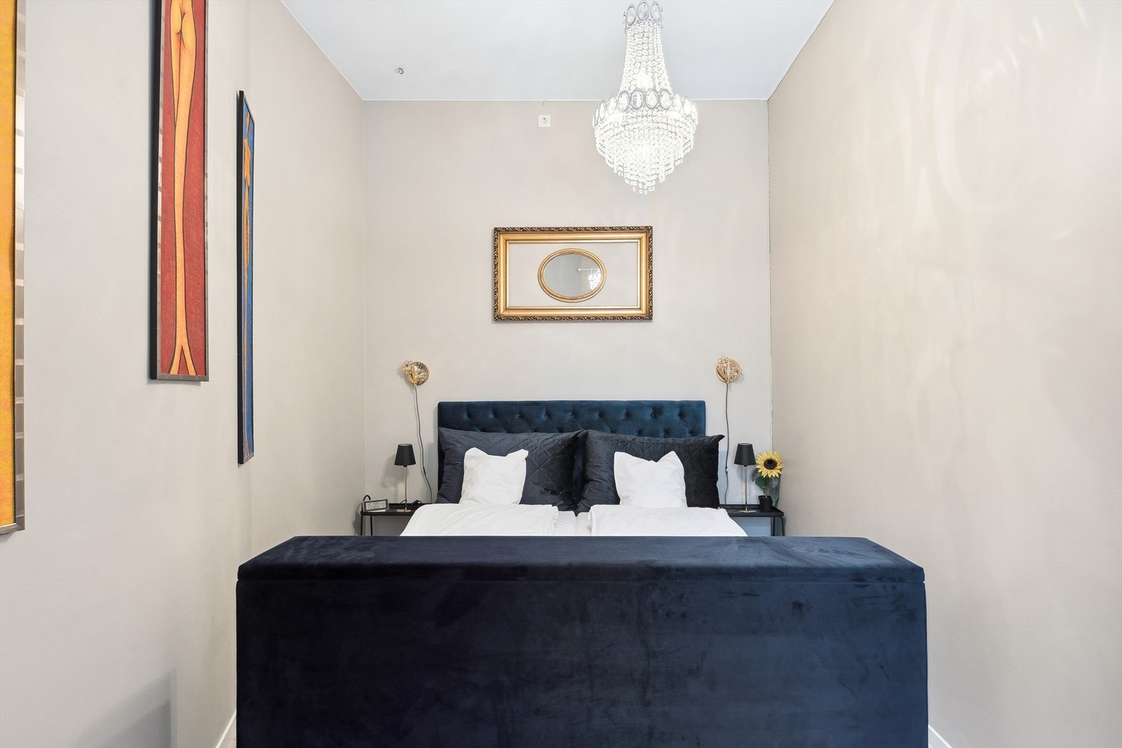 Stilig soverom designet for avslapning og hvile Galleribilde