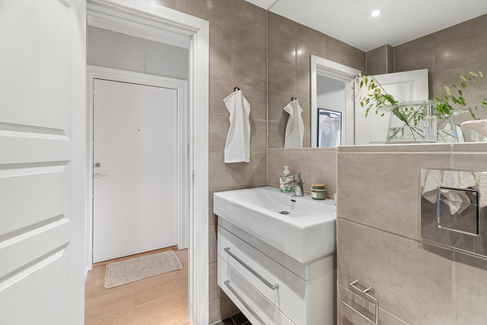 Det opplyses i forrige salgsoppgave at badet ble pusset opp i 2010 Galleribilde