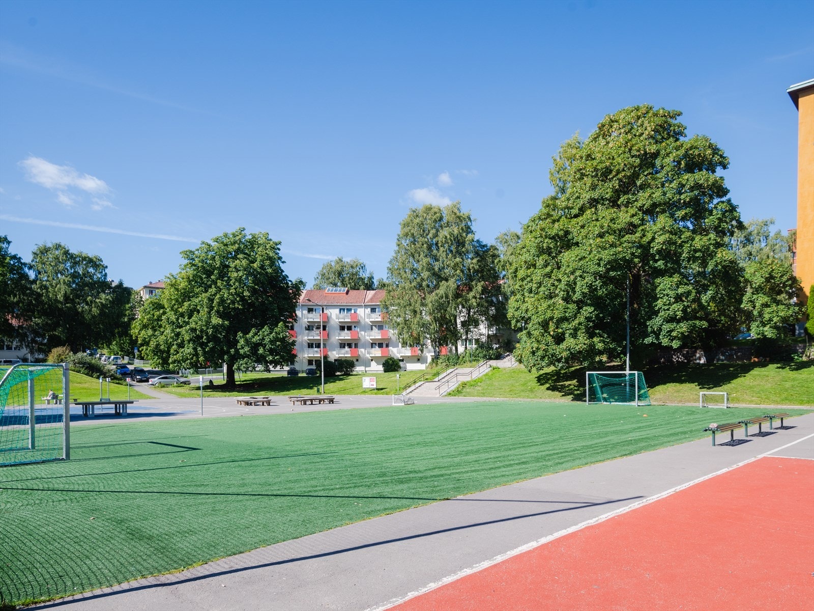 Iladalen byr herlige grøntområder som passer perfekt til både soling og piknik på late sommerdager. Galleribilde