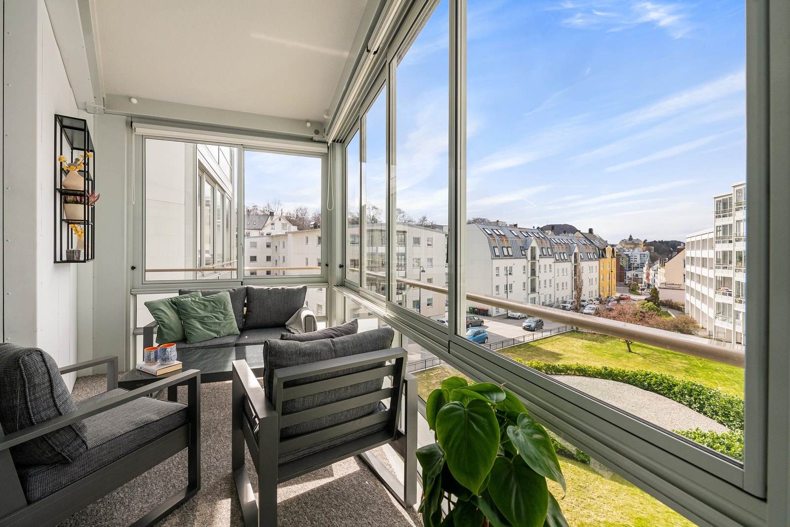 Tiltalend og sentralt beliggende andelsleilighet i rolig del av bysentrum presentert av Krogsveen Sunnmøre v/Eiendomsmegler Elisabeth Skjold Galleribilde