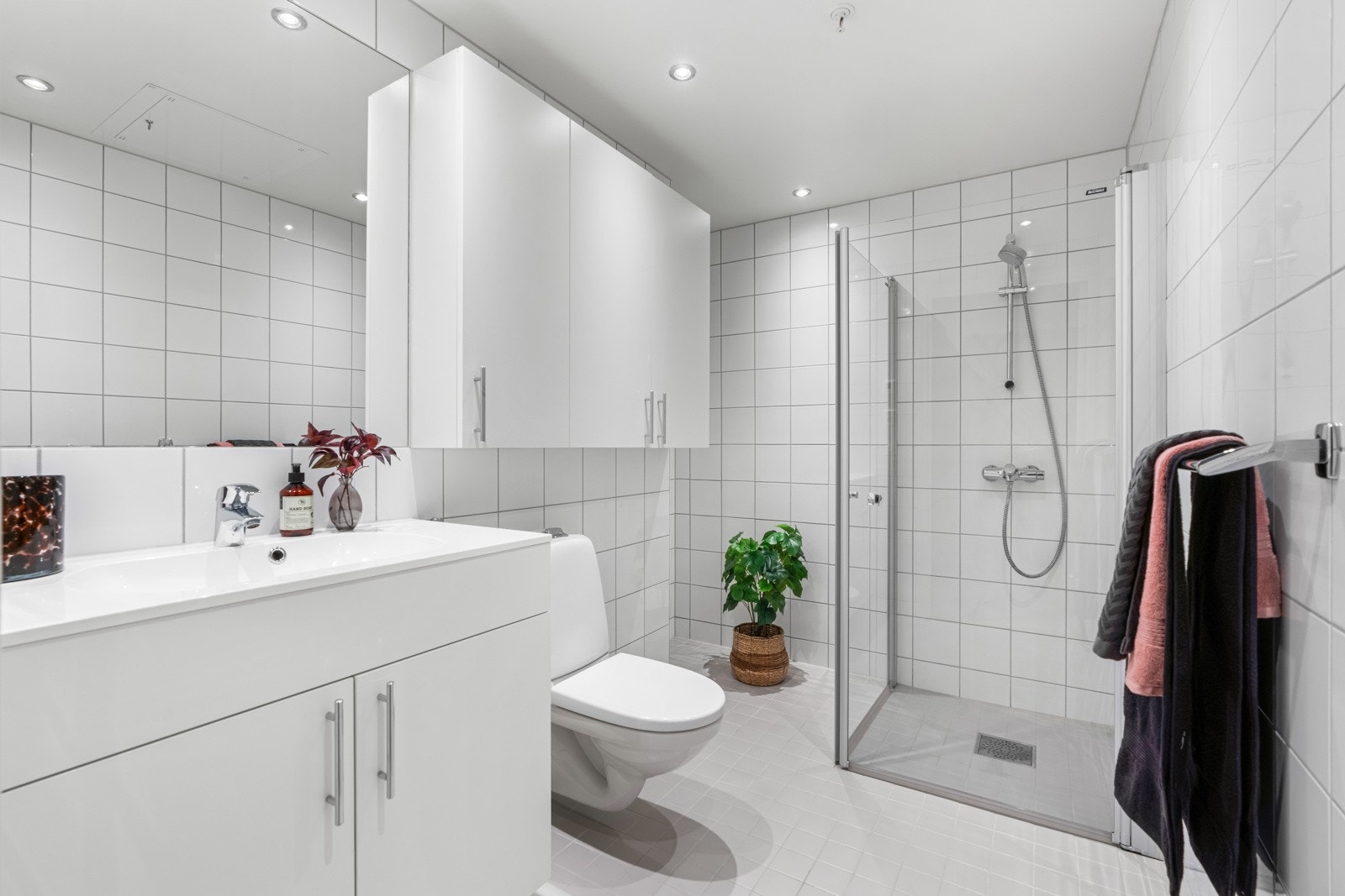 Badet er pent og moderne, og ble rebygget i 2017/2018. Galleribilde