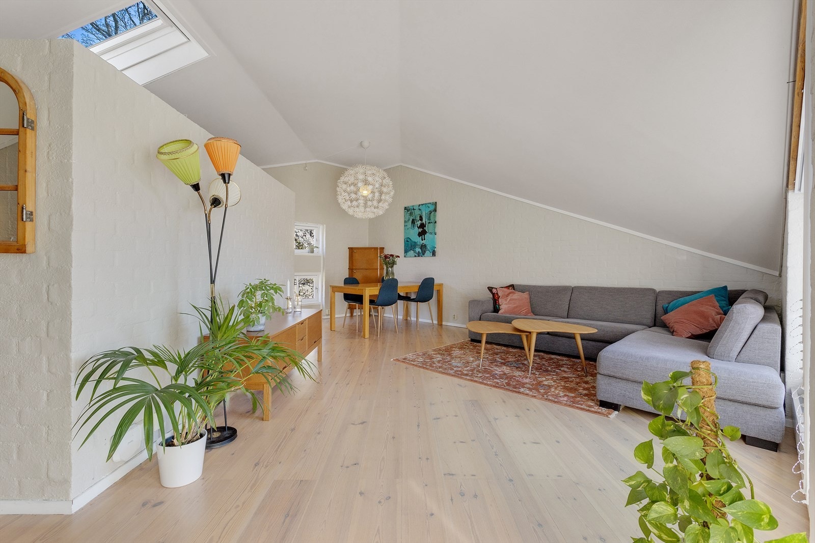 Stuen har gode møbleringsmuligheter Galleribilde