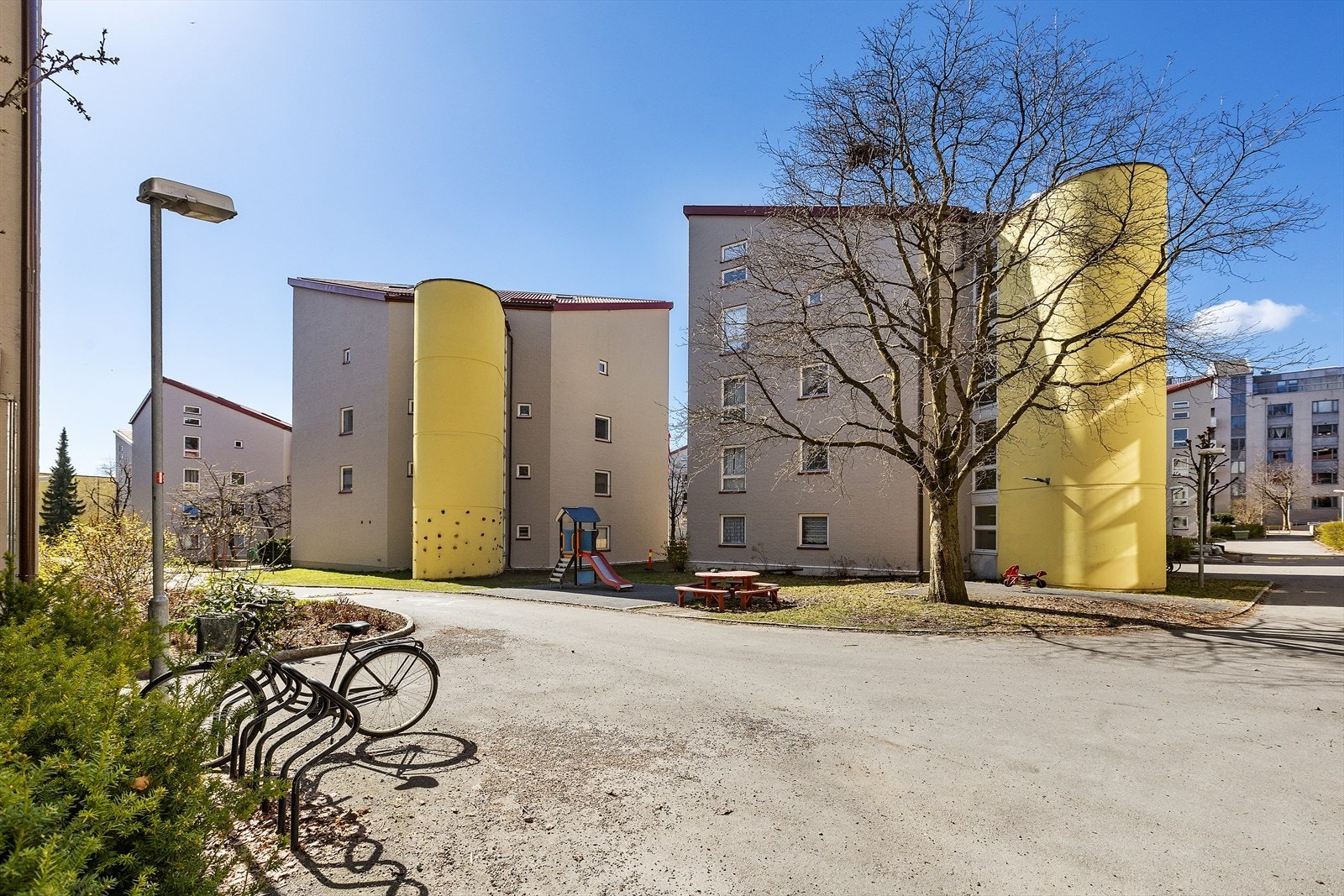 Det medfølger en parkeringsplass med lader Galleribilde
