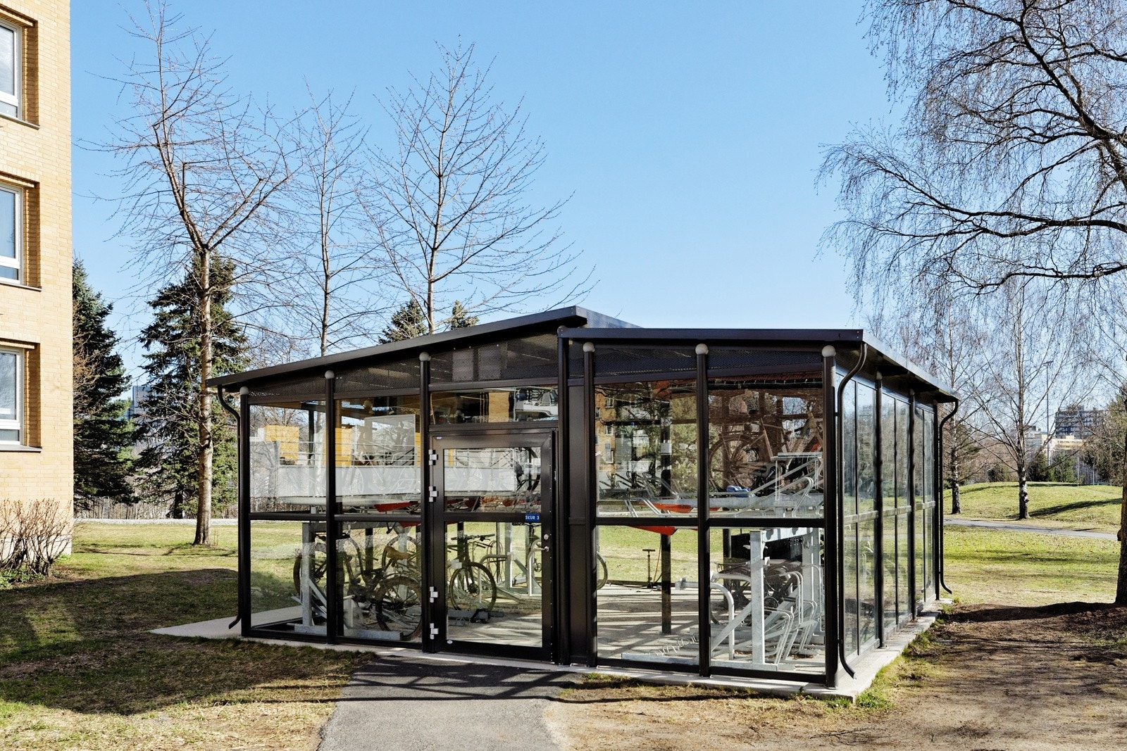 Sykkelparkering i borettslaget Galleribilde