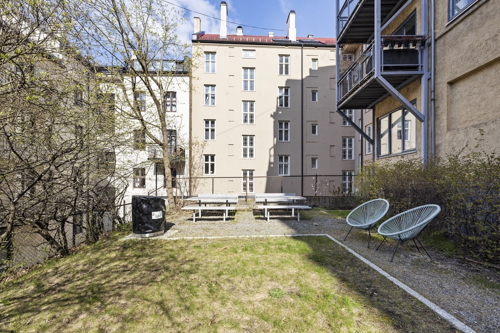 Soverom mot lukket, stille gårdsrom Galleribilde