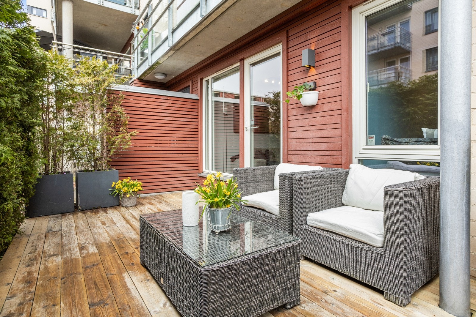 Koselig og lun terrasse. Galleribilde