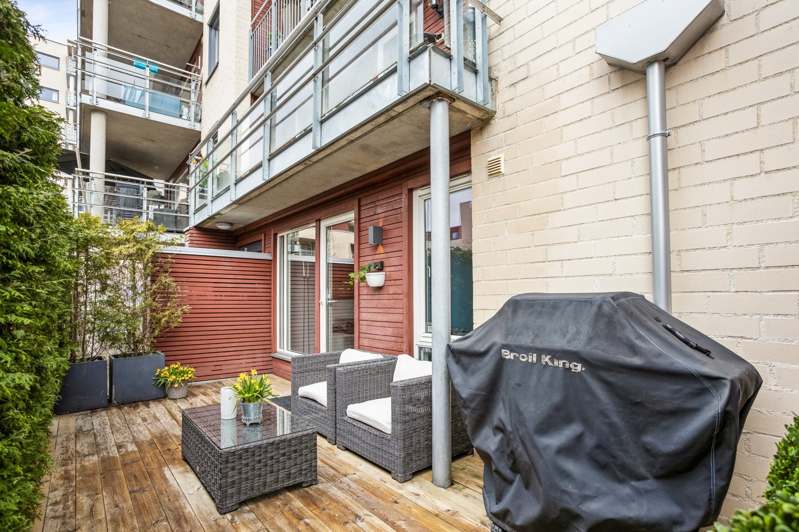 Her er det god plass for gassgrill og utemøblement. Galleribilde