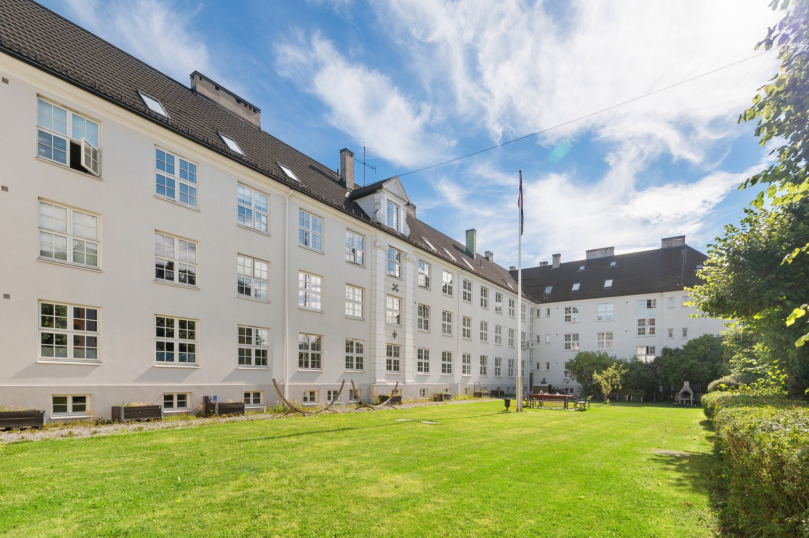 - Styret arrangerer årlig utekino for borettslaget i gårdsrommet. - Galleribilde