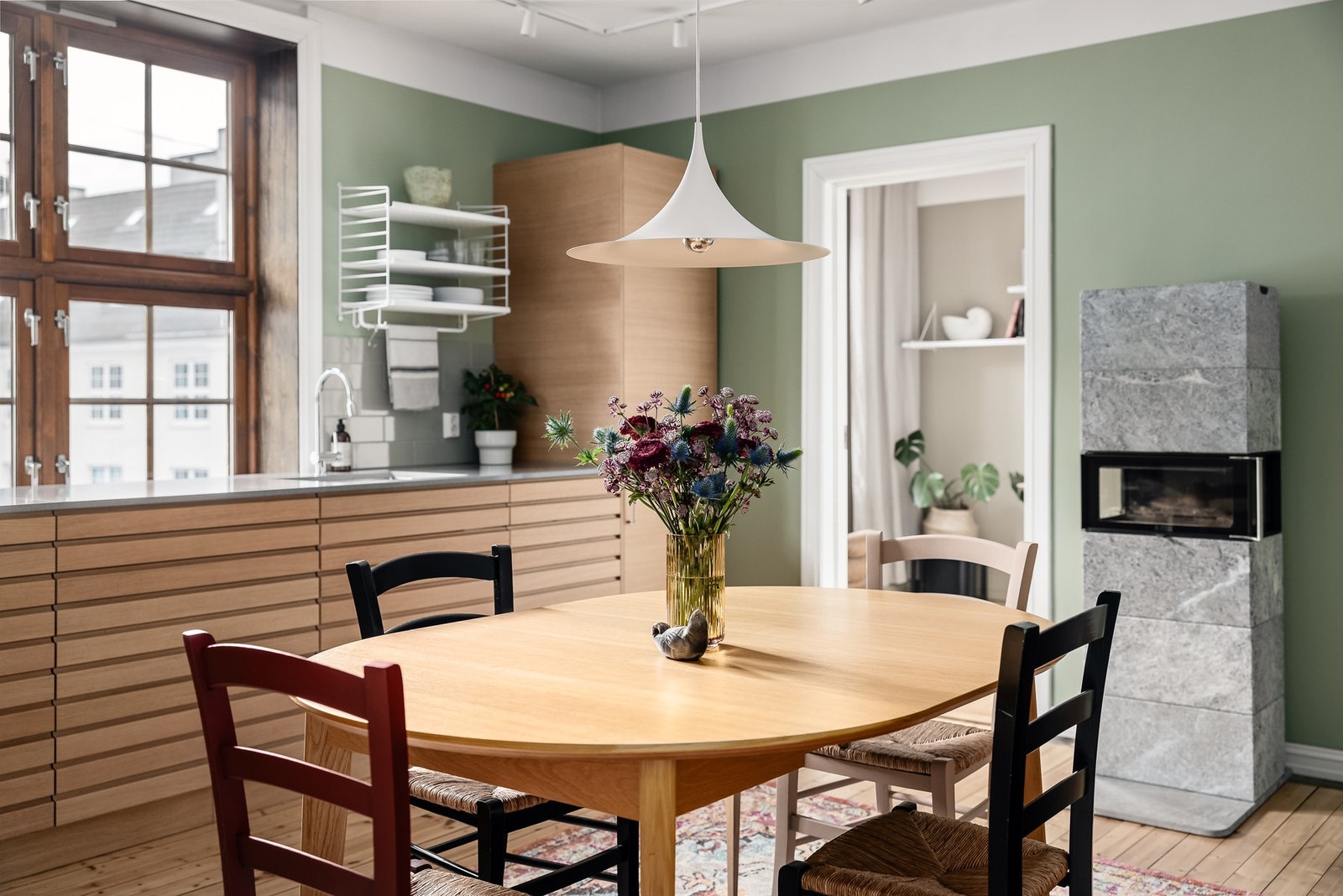 - Leiligheten har en fin intern beliggenhet i Rosenhofkomplekset, som ofte blir omtalt som "Rosenhoff´s slott". - Galleribilde