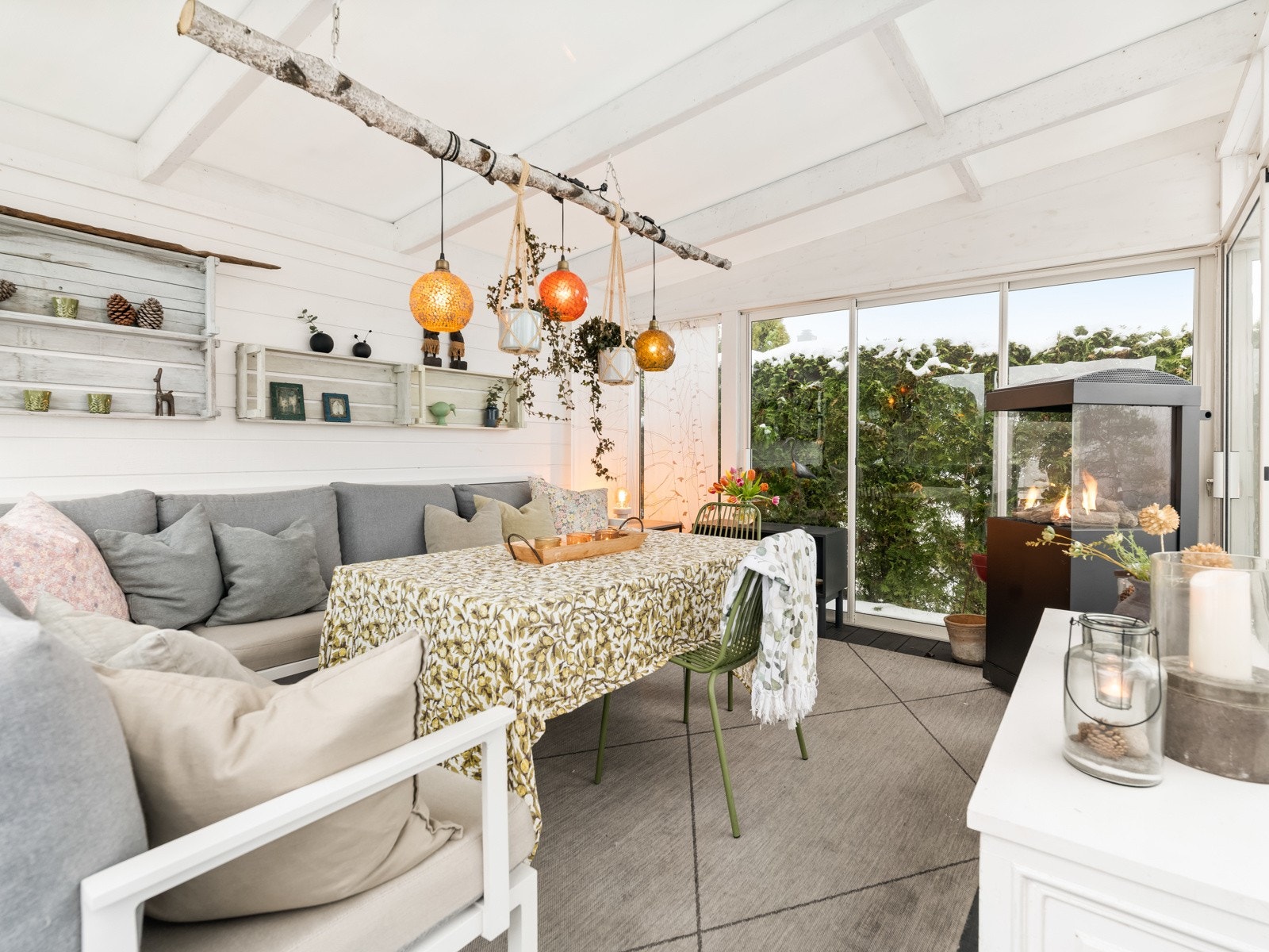 Sjarmerende hagestue - perfekt for samlinger i de sene sommerstimer. Galleribilde