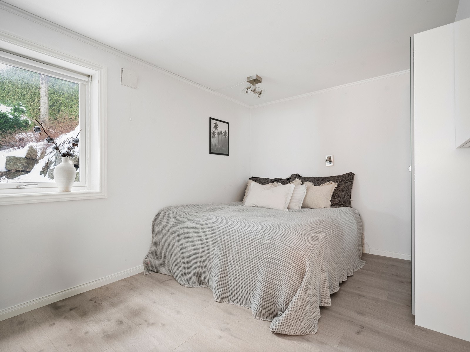 Utleiedel: Romslig soverom med garderobeskap. Galleribilde