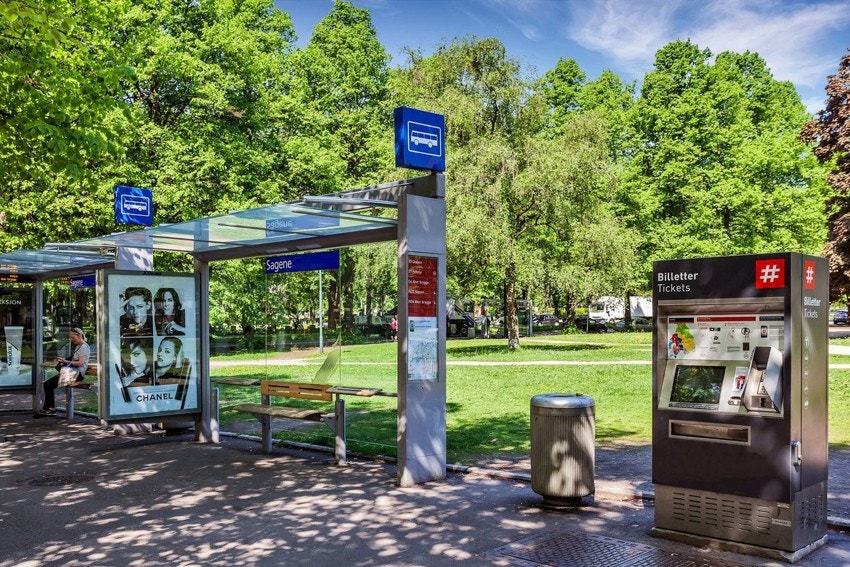 Sagene er et kollektivt knutepunkt med buss 20, 34, 37 og 54. Galleribilde