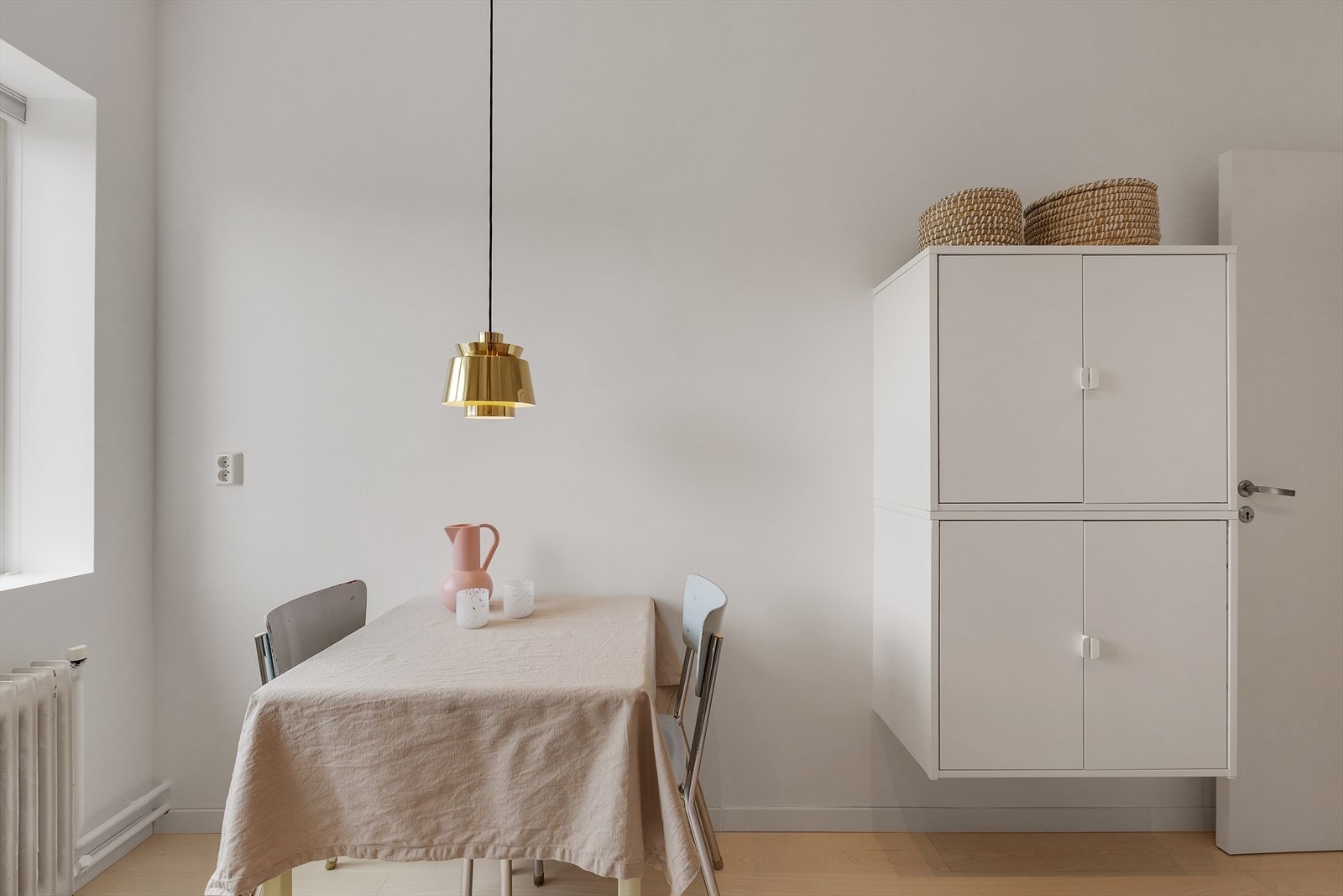 Det er god plass til å innrede med skap og spisebord på kjøkkenet. Galleribilde
