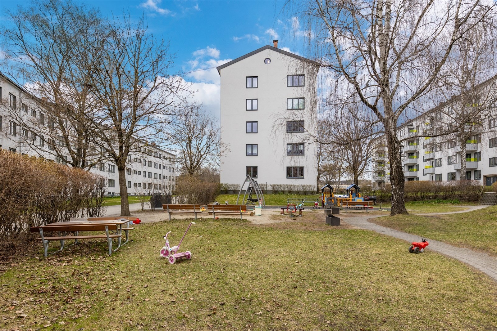 Borettslaget har en koselig bakgård som kan benyttes av beboerne. Galleribilde