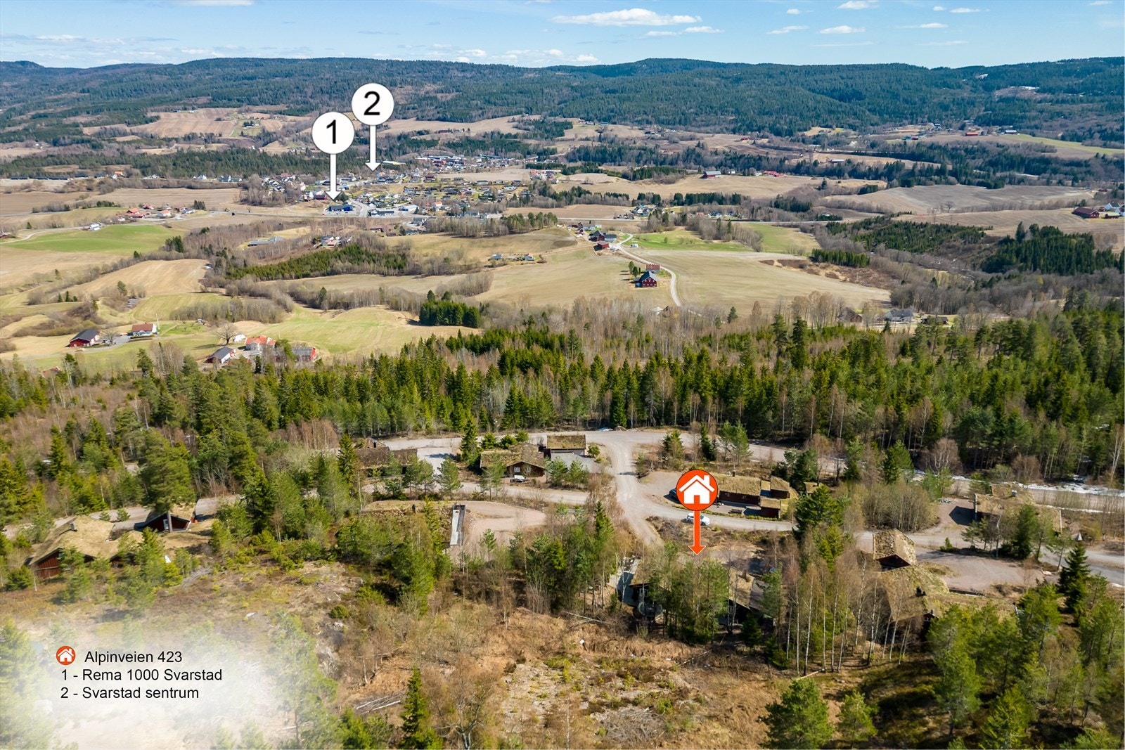 Det er en kort biltur til matbutikk og Svarstad sentrum Galleribilde