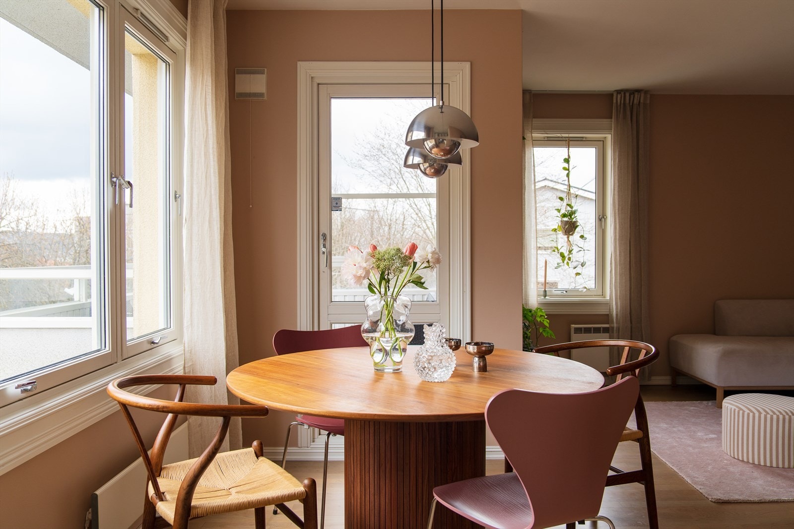 Her har du god plass til alle middagsgjestene rundt bordet! Galleribilde