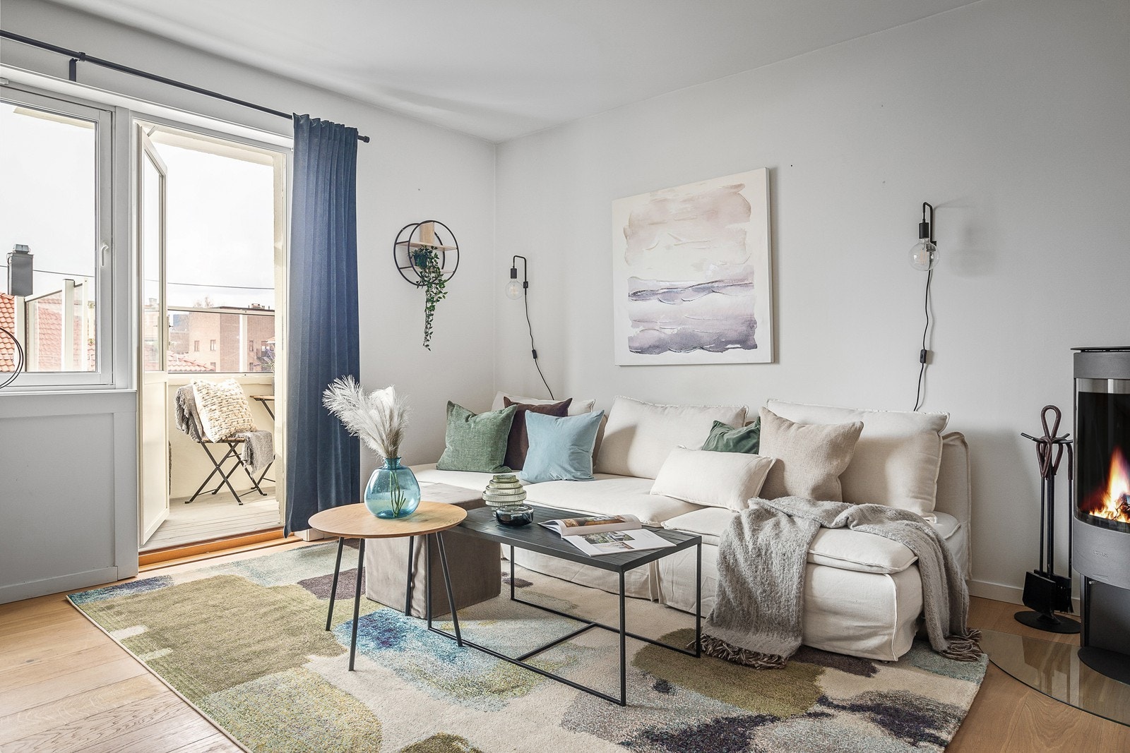 Utgang til balkongen fra stuen Galleribilde