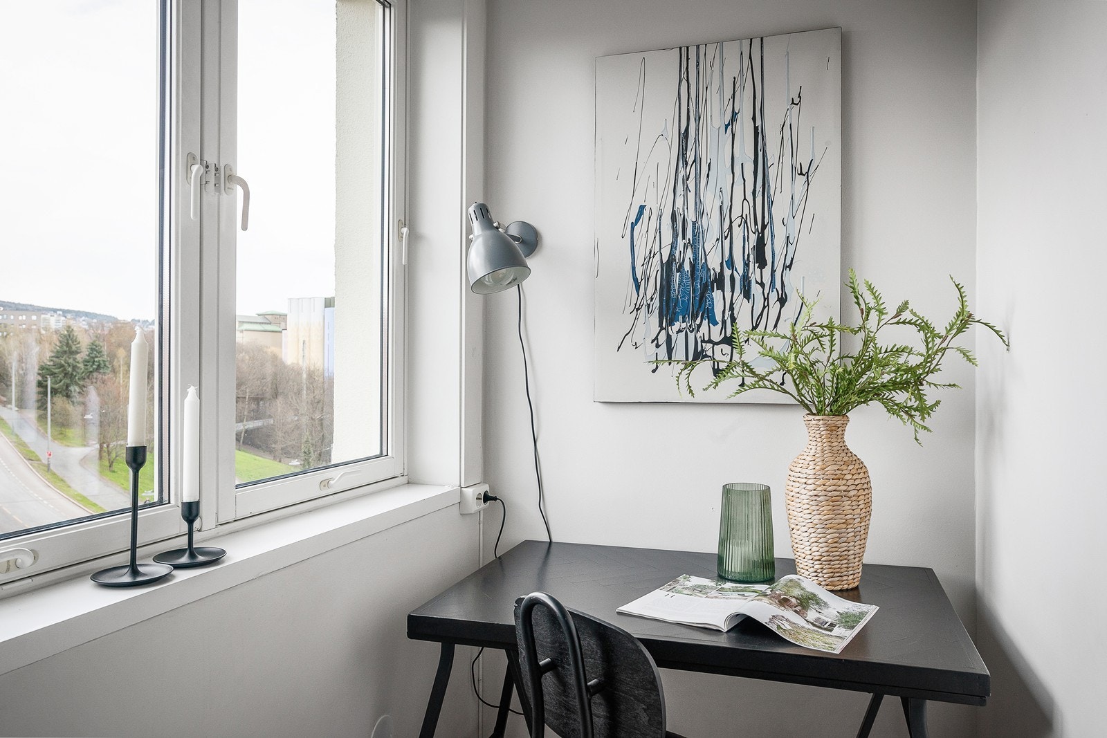 Hyggelig utsikt mot Akerselva fra arbeidsplassen Galleribilde
