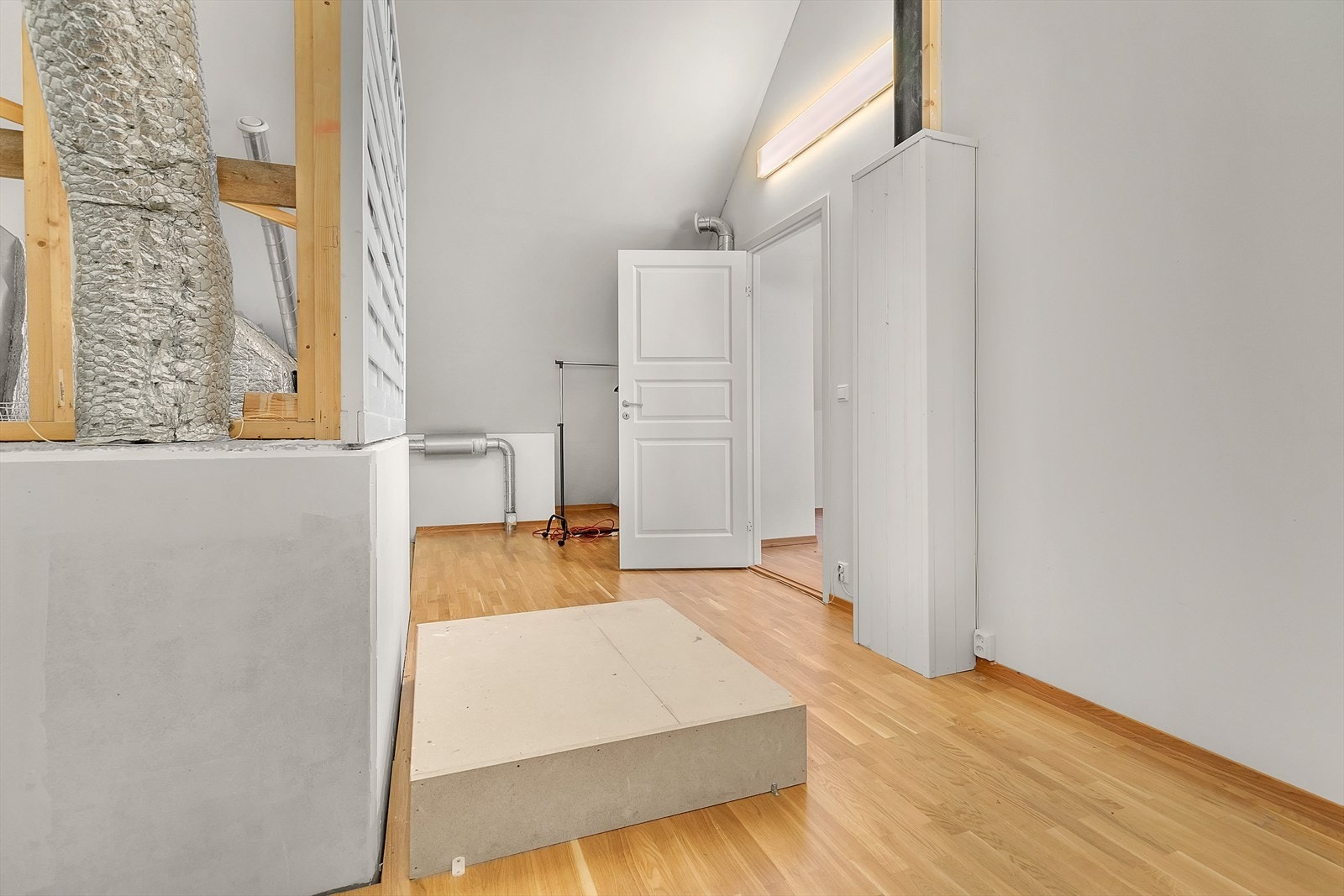 Mesanin - Teknisk rom/Bod - Her er det meget god plass til oppbevaring Galleribilde