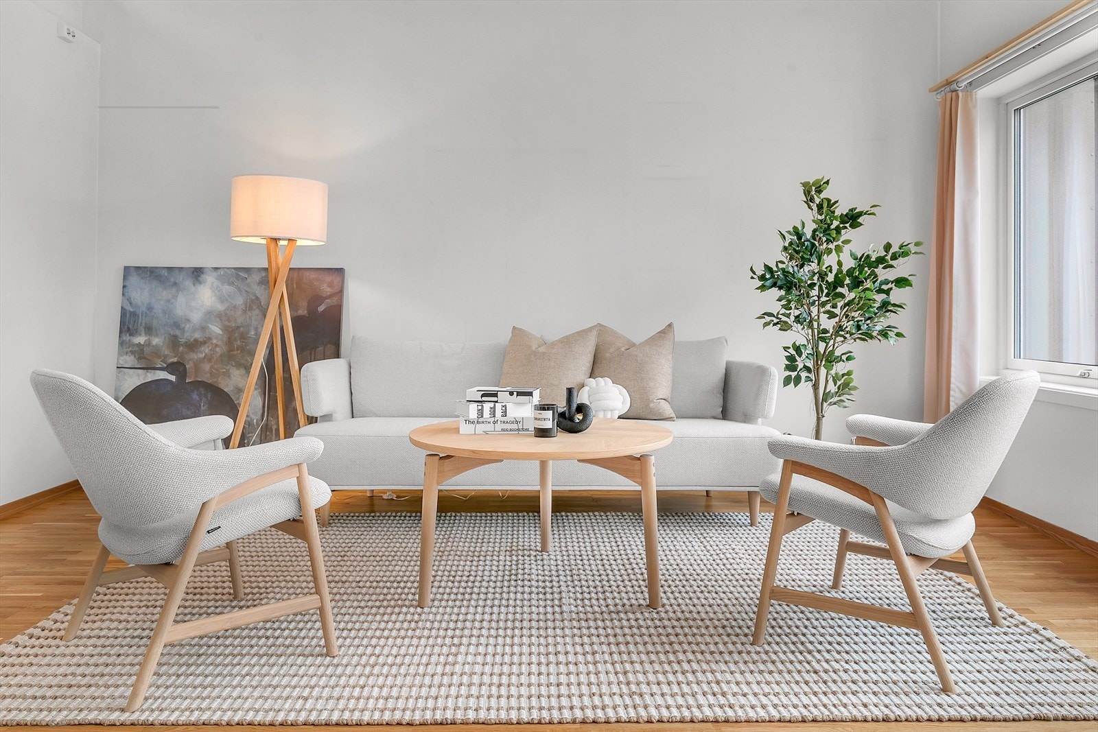 Her er det god plass til å møblere med sofagruppe og spisestue Galleribilde