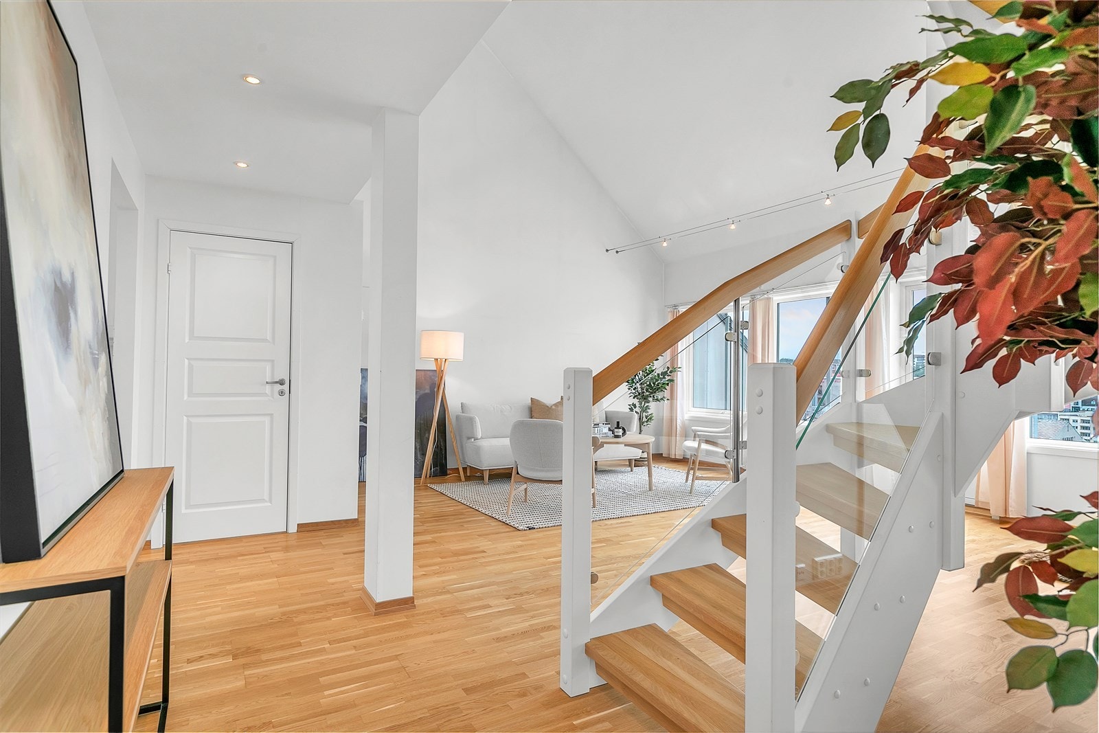 Fra gangen kommer du videre inn i stuen Galleribilde