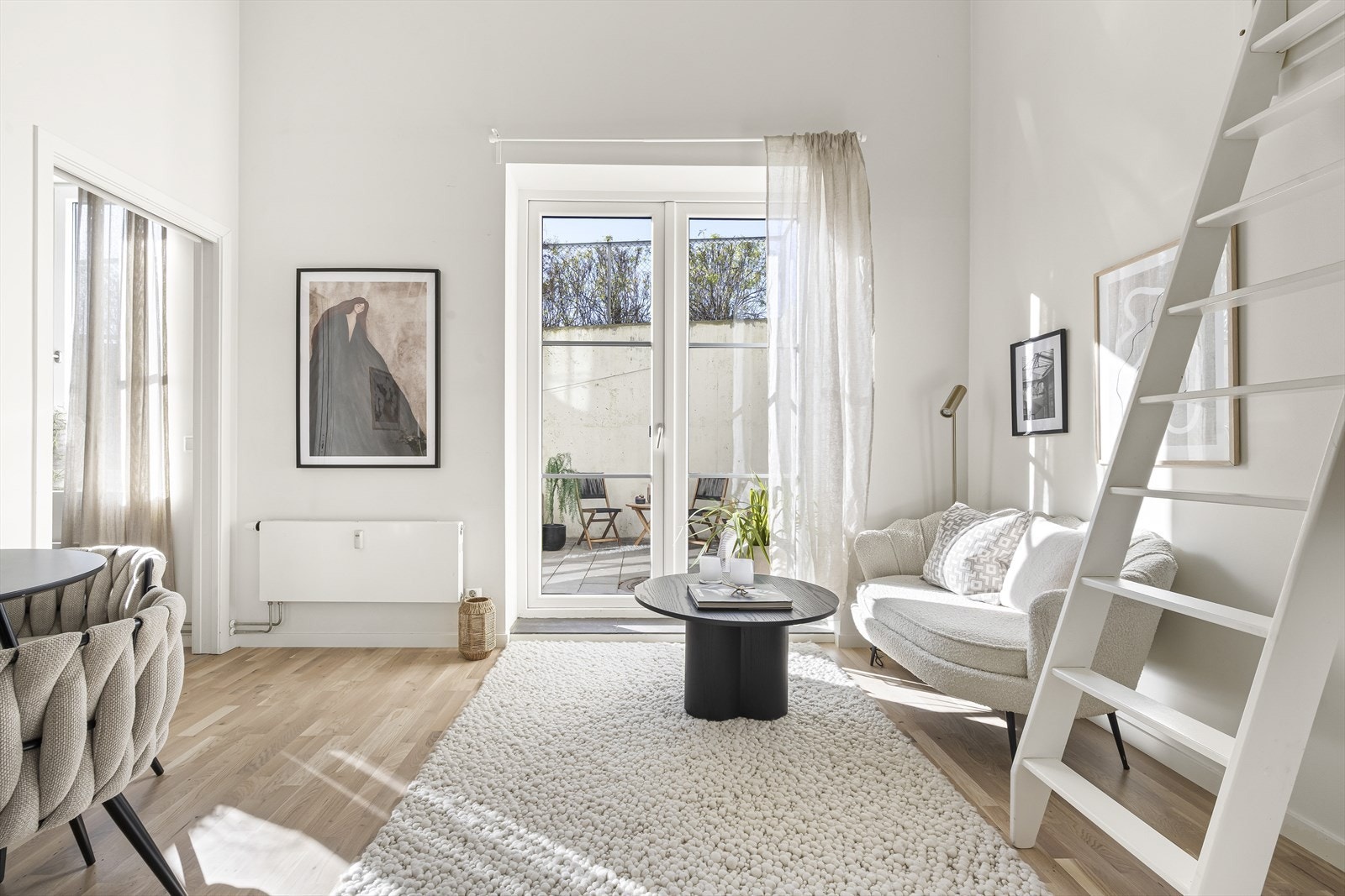 Nini Tran v/Eiendomsmegler 1 har gleden av å presentere Jørgen Løvlands gate 3! Galleribilde