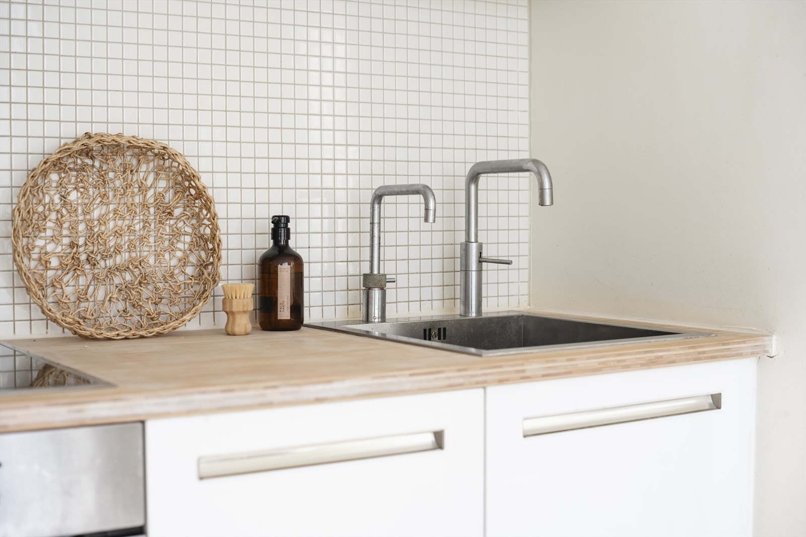 Det er blant annet installert en egen Quooker kran fra egen trykkbeholder - perfekt til kaffe, te og matlaging! Galleribilde