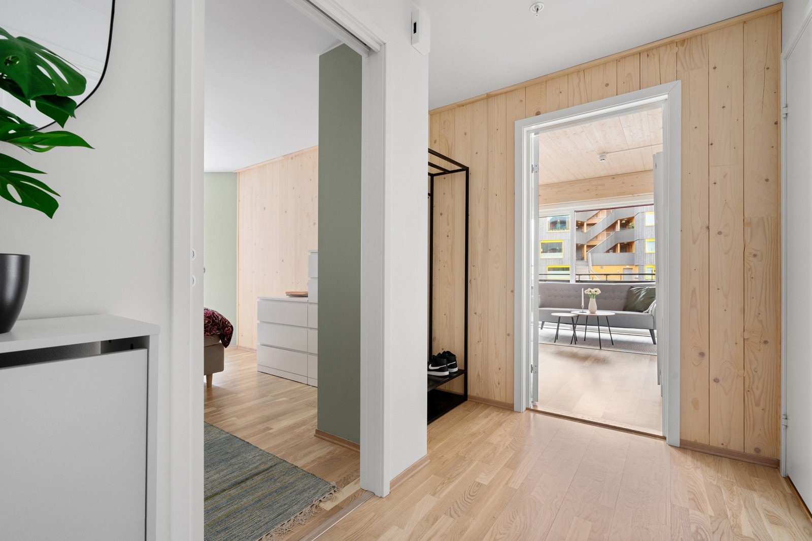 Leiligheten holder en gjennomgående høy standard med hele 95% TG1. Det er smart lys på gang, stue og soverommene. Galleribilde