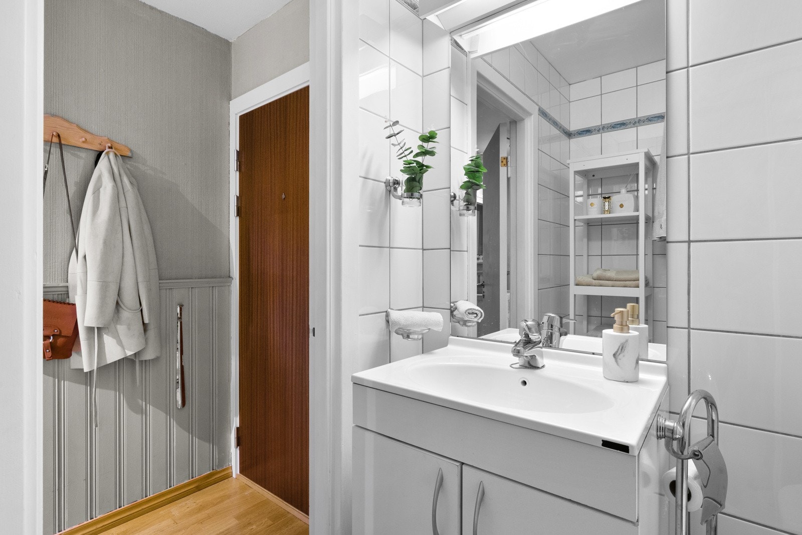 Badet har flislagte overflater med gulvvarme. Galleribilde
