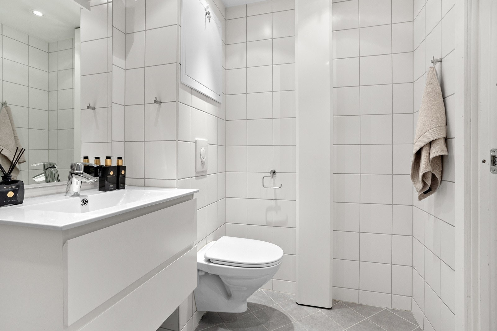 Varmekabler i gulv og opplegg for vaskemaskin. Galleribilde
