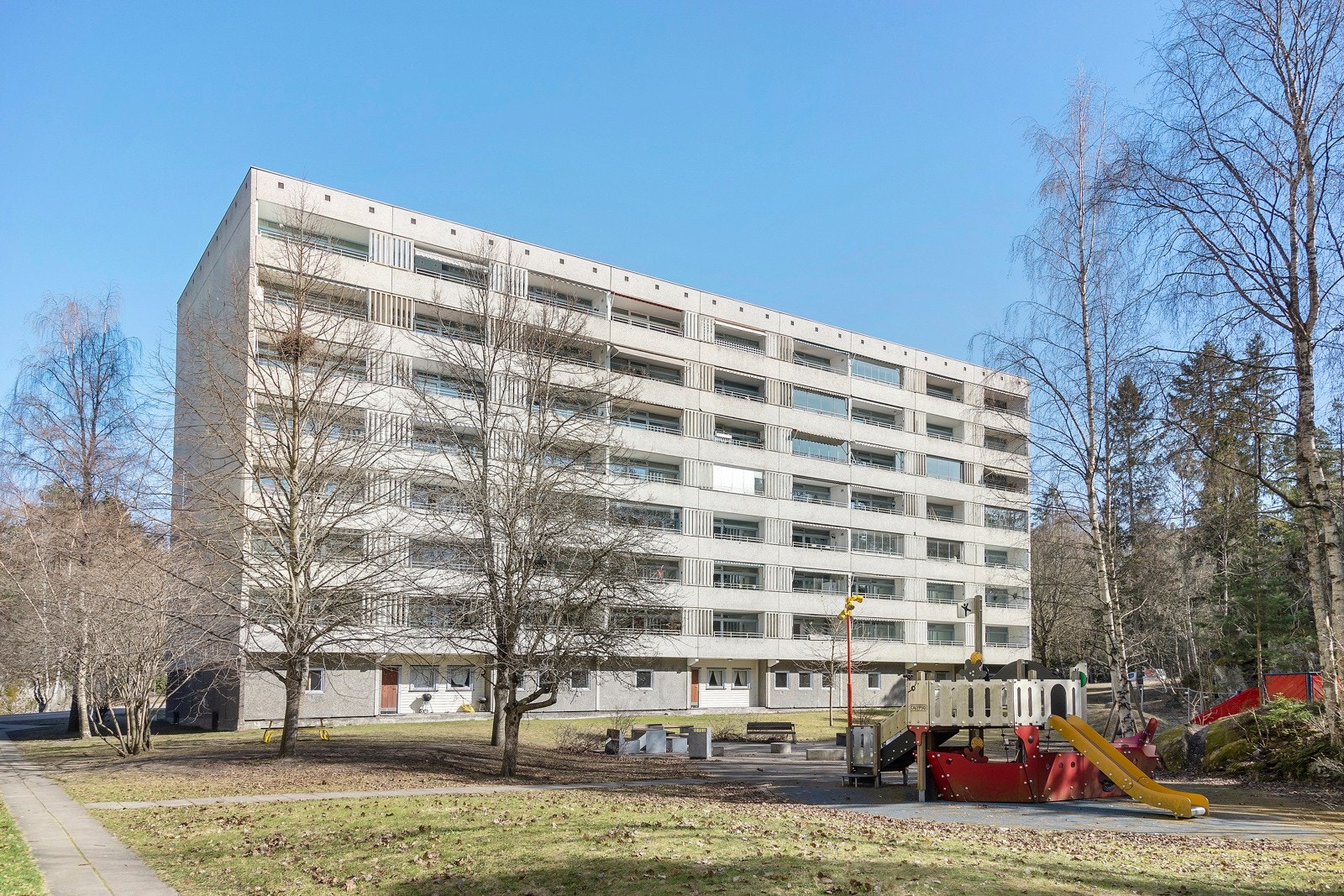 Haugenstua er et veldrevet borettslag som tar vare på byggene og beboerne. Her har de blant annet rehabilitert badene, skiftet ut heisene, rehabilitert inngangspartiene, mm. Fasaderehabilitering er det neste som står for oppgradering. Galleribilde